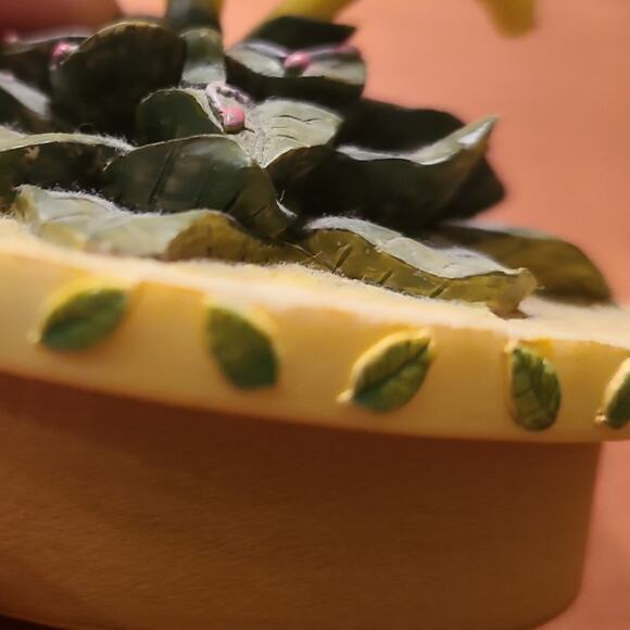 Humming Book Our America Figurine Decorative Ceramic Candle Topper 5 inches - Picture 4 of 6